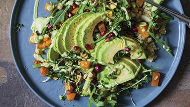 God avokadosallad med fetaost och quinoa
