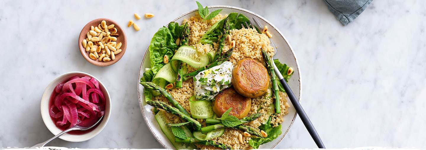 Linsebiff av røde linser med couscous og fersk myntedipp